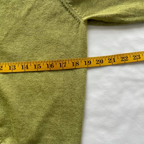 CAbi Green Knit Button Front Long Sleeve Cardigan w/Hood & Tulip Hem M (Women’s) - Picture 8 of 10